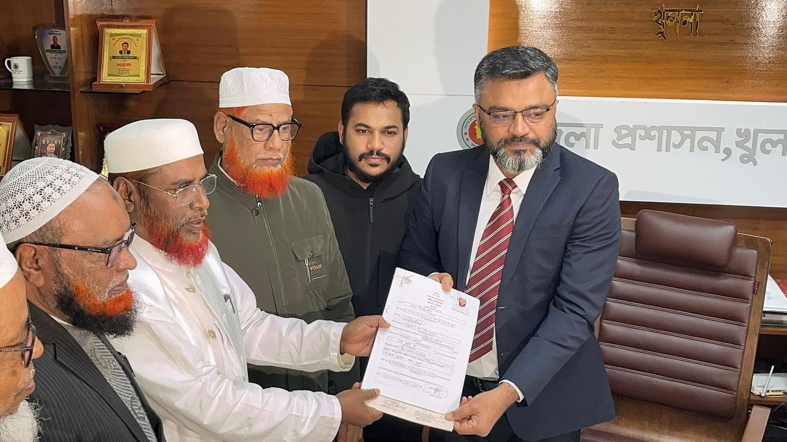 খুলনা-৫ আসনের জন্য মনোনয়নপত্র দাখিল করলেন জামায়াতে ইসলামী প্রার্থী&hellip;