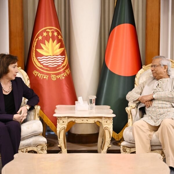 প্রধান উপদেষ্টার সাথে বিদায়ী সাক্ষাৎ করেছেন মার্কিন চার্জ দ্য&hellip;