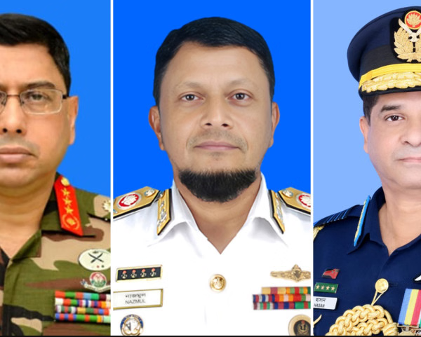 খালেদা জিয়াকে দেখতে এভারকেয়ারে গেলেন তিন বাহিনীর প্রধান