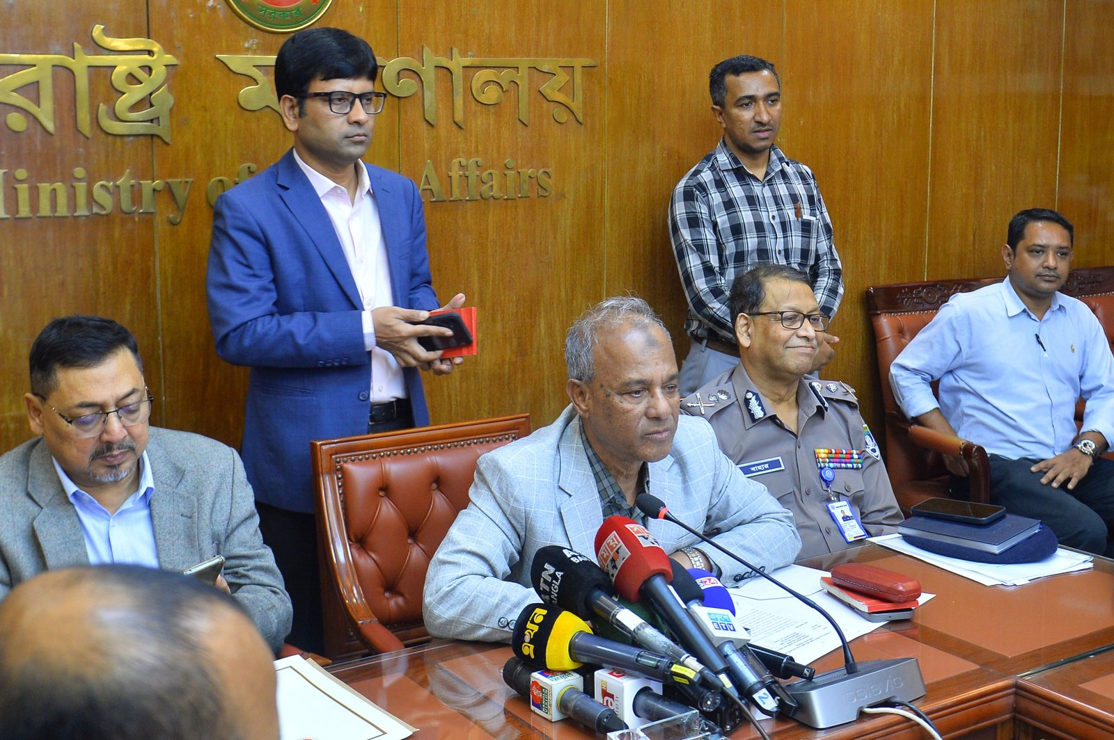 বাংলাদেশে কারো নিরাপত্তা নিয়ে শঙ্কা নেই: স্বরাষ্ট্র উপদেষ্টা