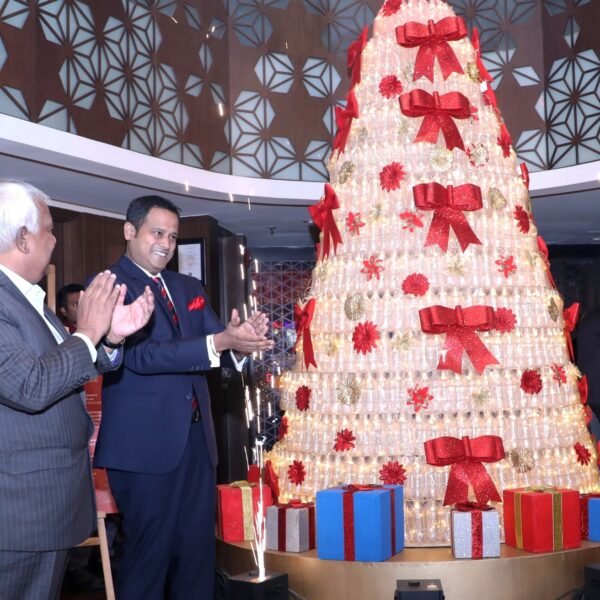 বাংলাদেশের প্রথম সম্পূর্ণ রিসাইকেলড প্লাস্টিক বোতল দিয়ে তৈরি ক্রিসমাস…