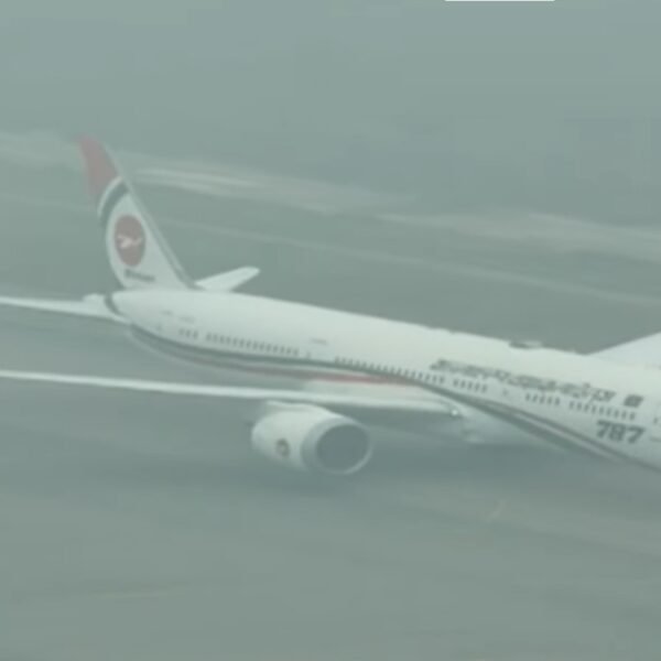 ঢাকায় অবতরণ করলো তারেক রহমানকে বহনকারী বিমান