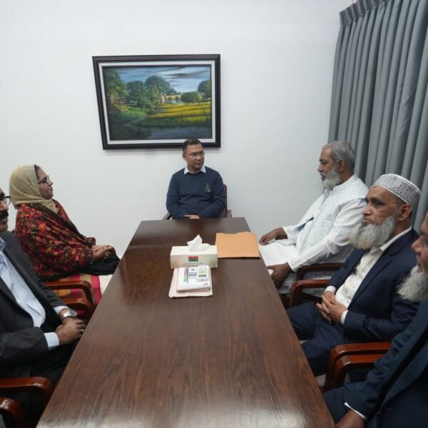 তারেক রহমানের সঙ্গে সৌজন্য বৈঠক করলেন বাংলাদেশ লেবার পার্টির&hellip;