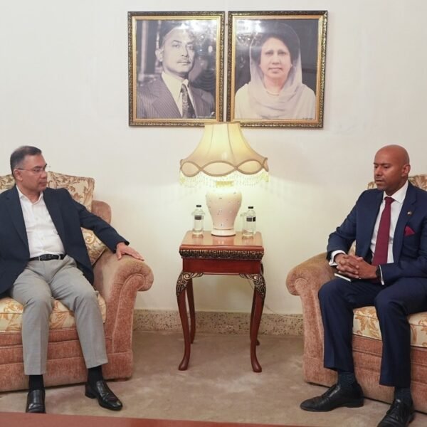 বিএনপি চেয়ারম্যান তারেক রহমানের সঙ্গে সৌজন্য সাক্ষাৎ করলেন কানাডার&hellip;