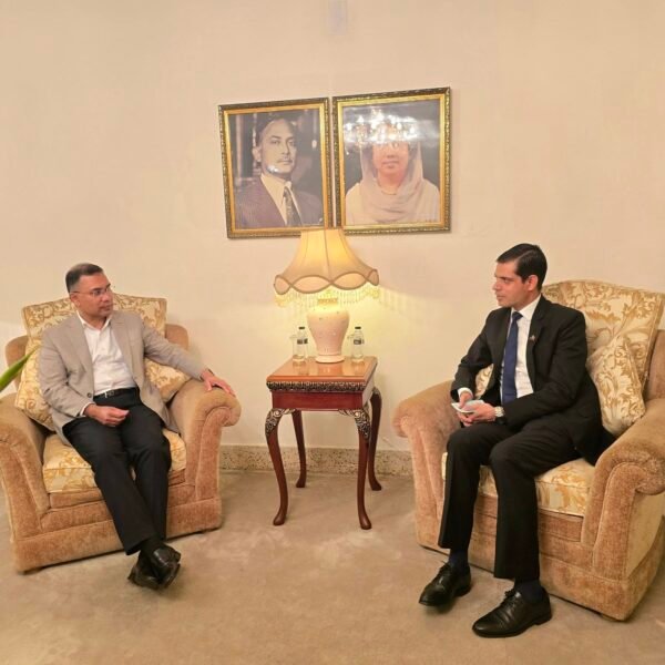 বিএনপি চেয়ারম্যান তারেক রহমানের সঙ্গে সৌজন্য সাক্ষাৎ করলেন নেপালের&hellip;