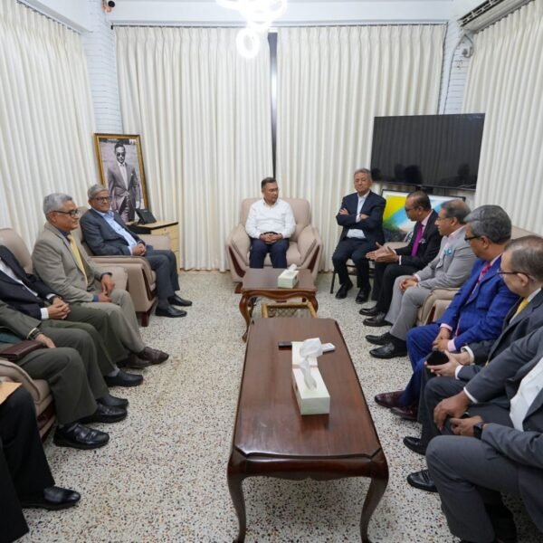 বিএনপি চেয়ারম্যান তারেক রহমানের সঙ্গে সৌজন্য সাক্ষাৎ করলেন ডিএসই&hellip;