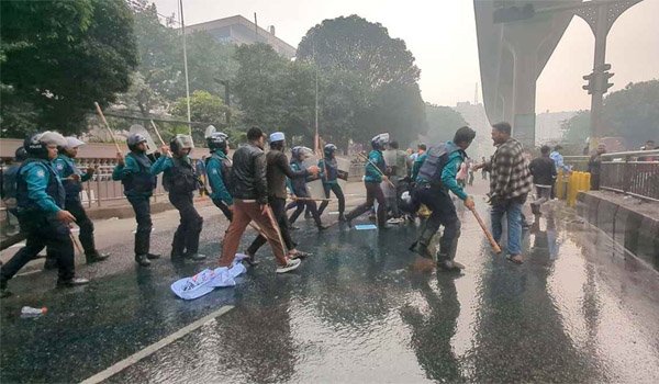 কারওয়ান বাজারে মোবাইল ব্যবসায়ীদের সাথে&hellip;