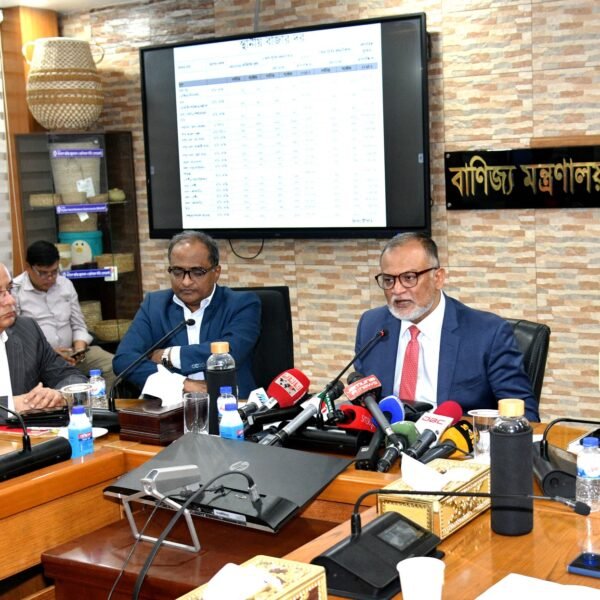 গতবছরের চেয়ে এবছরের রমজান হবে স্বস্তিদায়ক: বাণিজ্য উপদেষ্টা