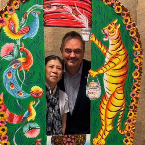 নর্থ সাউথ বিশ্ববিদ্যালয়ে রিকশা আর্ট ফেস্টিভ্যাল উপভোগ করলেন যুক্তরাষ্ট্রের রাষ্ট্রদূত ব্রেন্ট টি. ক্রিস্টেনসেন