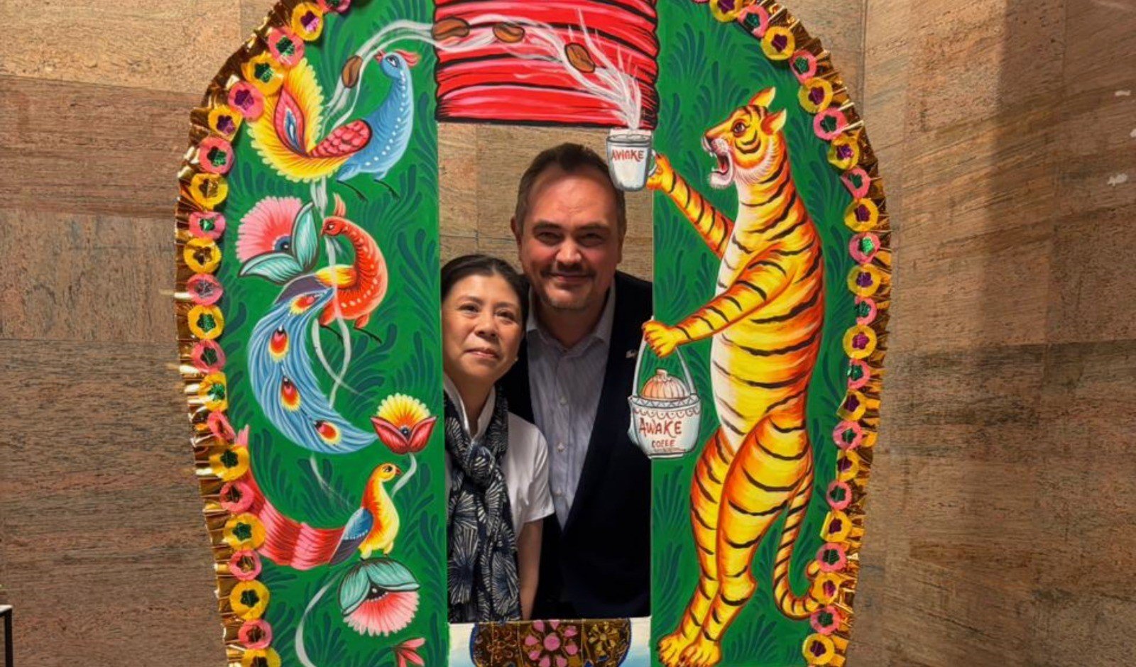 নর্থ সাউথ বিশ্ববিদ্যালয়ে রিকশা আর্ট ফেস্টিভ্যাল উপভোগ করলেন যুক্তরাষ্ট্রের রাষ্ট্রদূত ব্রেন্ট টি. ক্রিস্টেনসেন