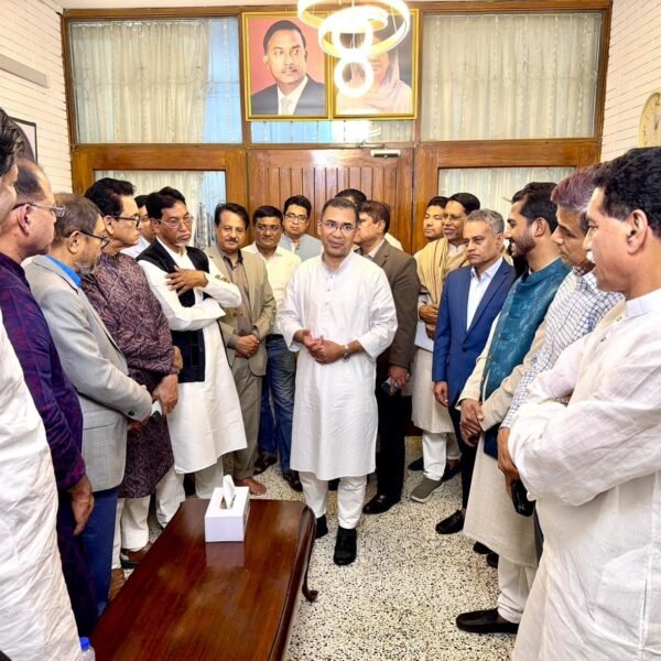 গুলশানে বিএনপি চেয়ারম্যানের সঙ্গে সৌজন্য সাক্ষাৎ করলেন বেসরকারীভাবে বিজয়ী…