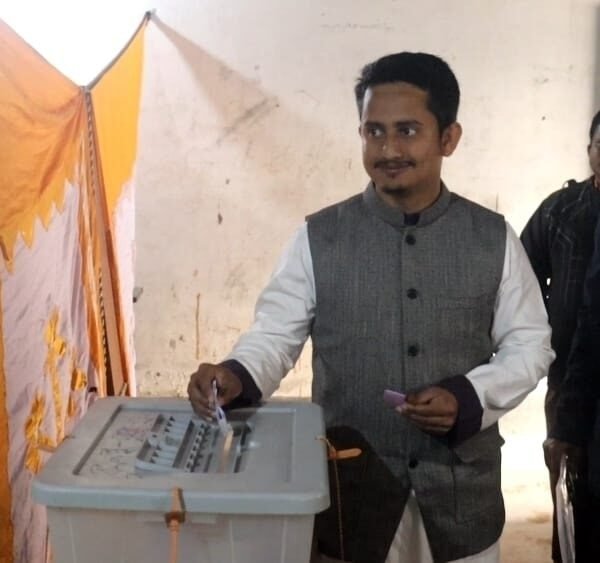 ভোট দিলেন পঞ্চগড়-১ আসনের এনসিপি প্রার্থী সারজিস আলম