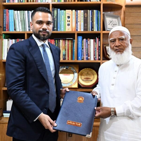 জামায়াত আমির ডা. শফিকুর রহমান-এর হাতে পৌঁছে দেওয়া হলো…