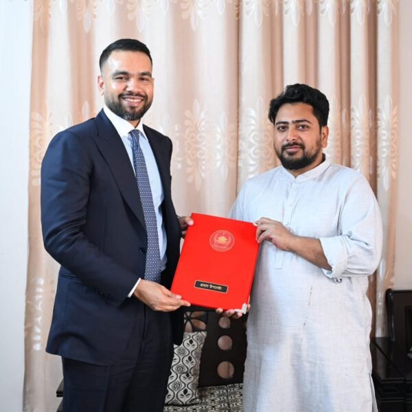 নাহিদ ইসলাম-এর হাতে পৌঁছে দেওয়া হলো প্রধান উপদেষ্টার শুভেচ্ছা…