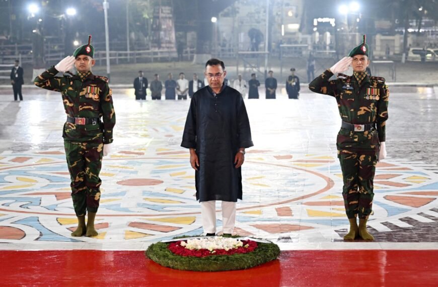 একুশের প্রথম প্রহরে ভাষা শহীদদের প্রতি প্রধানমন্ত্রীর&hellip;