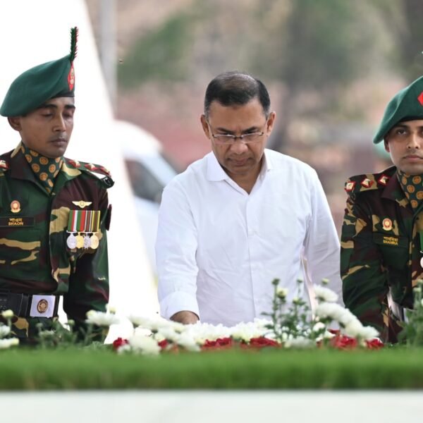 শহীদ জিয়া ও বেগম খালেদা জিয়ার সমাধিতে নিবেদন করলেন&hellip;