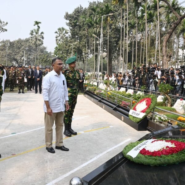 জাতীয় শহীদ সেনা দিবসে বনানী সামরিক কবরস্থানে পিলখানায় সেনা&hellip;