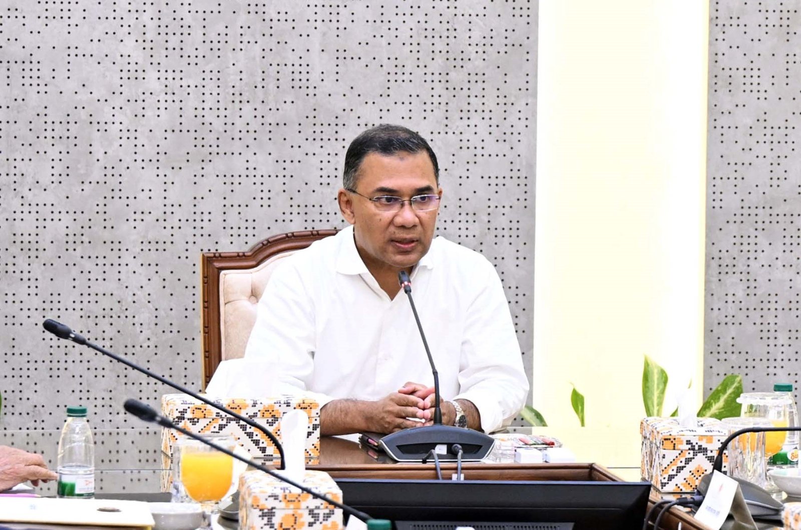 সেহরি, ইফতার ও তারাবিতে নিরবচ্ছিন্ন বিদ্যুতের নির্দেশ: মন্ত্রিসভার প্রথম বৈঠকে প্রধানমন্ত্রী তারেক রহমান