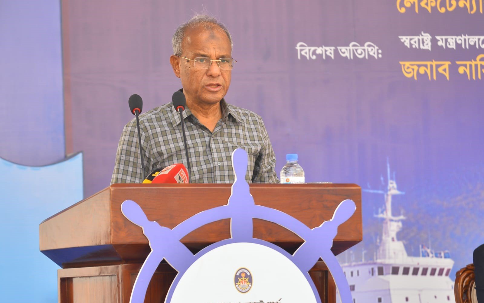 রাজনৈতিক এজেন্ডা বাস্তবায়নের সঙ্গে জড়িত হলে কঠোর ব্যবস্থা: কোস্ট গার্ডের পদক প্রদান অনুষ্ঠানে স্বরাষ্ট্র উপদেষ্টা