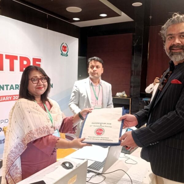 গণভোট–২০২৬ ও ত্রয়োদশ জাতীয় সংসদ নির্বাচন উপলক্ষ্যে বিদেশি সাংবাদিকদের জন্য মিডিয়া কিট বিতরণ