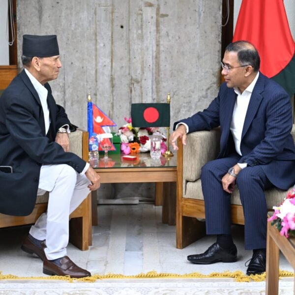 নবনির্বাচিত প্রধানমন্ত্রীর সঙ্গে নেপালের পররাষ্ট্রমন্ত্রীর সাক্ষাৎ