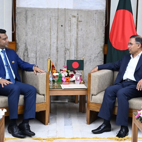 নবনির্বাচিত প্রধানমন্ত্রীর সঙ্গে শ্রীলঙ্কার স্বাস্থ্যমন্ত্রীর সাক্ষাৎ