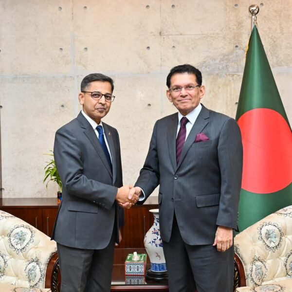 পররাষ্ট্রমন্ত্রী ড. খলিলুর রহমানের সঙ্গে সৌজন্য সাক্ষাৎ করেছেন বাংলাদেশে নিযুক্ত ভারতের হাইকমিশনার প্রনয় ভার্মা