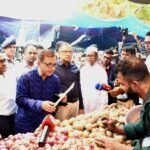 মোহাম্মদপুর টাউন হল কাঁচাবাজারে আকস্মিক পরিদর্শন করেন বাণিজ্যমন্ত্রী খন্দকার আব্দুল মুক্তাদির