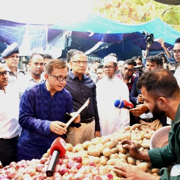মোহাম্মদপুর টাউন হল কাঁচাবাজারে আকস্মিক পরিদর্শন করেন বাণিজ্যমন্ত্রী খন্দকার&hellip;