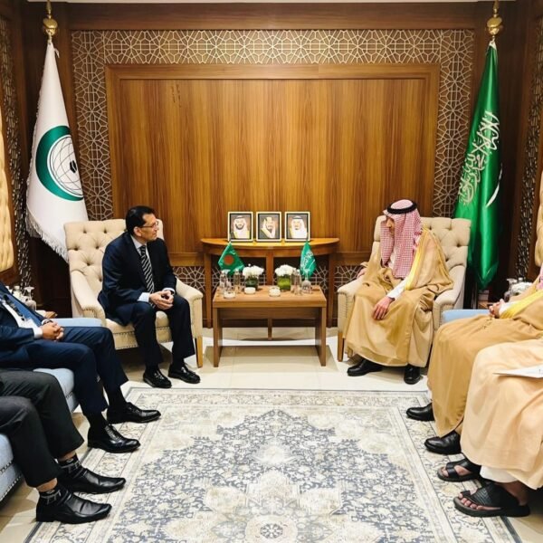 ওআইসি বৈঠকের ফাঁকে পাঁচটি দেশের পররাষ্ট্রমন্ত্রীদের সাথে সাইডলাইন বৈঠক…