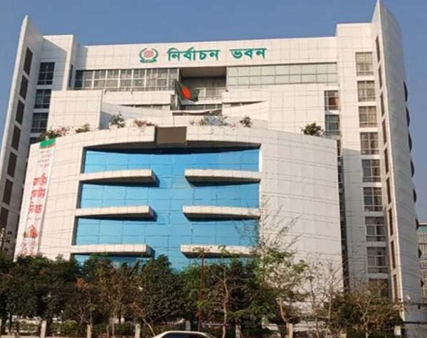 সামাজিক যোগাযোগ মাধ্যমে গুজব-অপপ্রচার: নির্ভয়ে ভোটকেন্দ্রে যাওয়ার আহ্বান ইসির