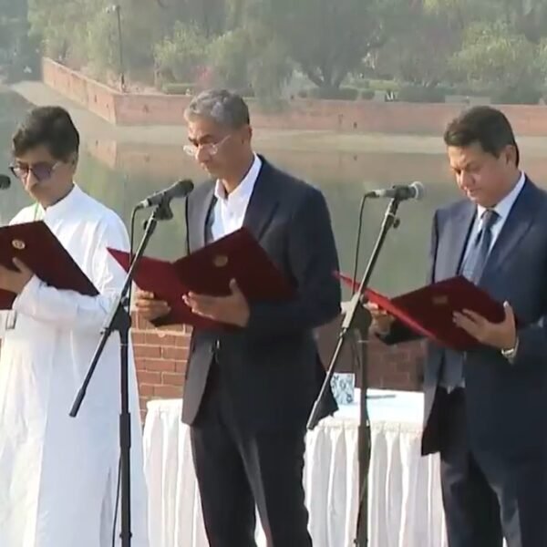 পানি সম্পদ মন্ত্রী হিসেবে শপথ নিলেন শহীদ উদ্দিন চৌধুরী…