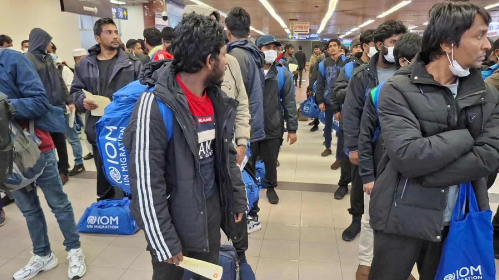 লিবিয়া থেকে ফিরেছেন ১৬৫ বাংলাদেশি