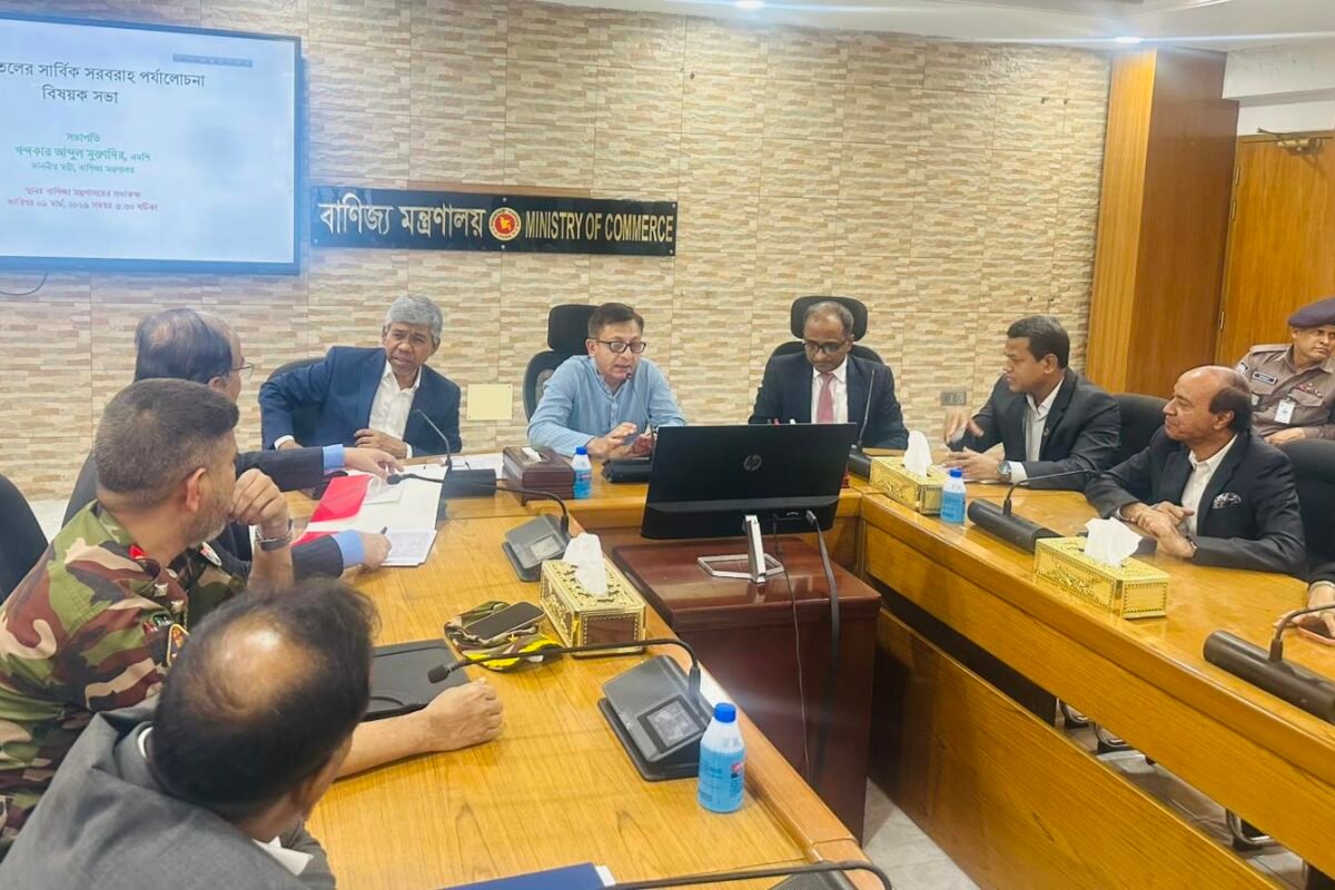 ভোজ্যতেলের দাম বাড়বে না, আতঙ্কিত হয়ে কেনাকাটার প্রয়োজন নেই : বাণিজ্য মন্ত্রী