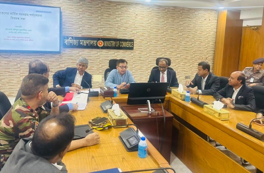 ভোজ্যতেলের দাম বাড়বে না, আতঙ্কিত হয়ে কেনাকাটার&hellip;