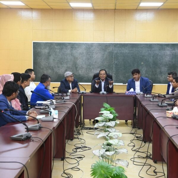 গাজীপুরে বিটিসিএল টেলিযোগাযোগ স্টাফ কলেজ ও বাংলাদেশ স্যাটেলাইট কোম্পানির উপগ্রহ ভূকেন্দ্র পরিদর্শন করলেন মন্ত্রী ফকির মাহবুব আনাম