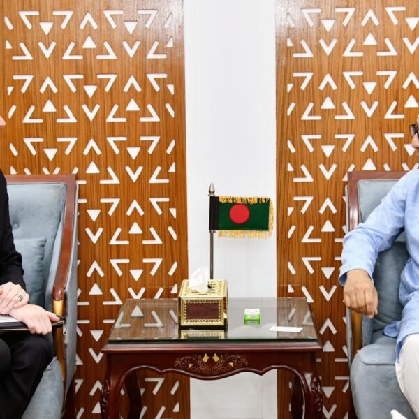 সিলেটের চা শিল্পে যুক্তরাজ্যের বিনিয়োগ চায় বাংলাদেশ