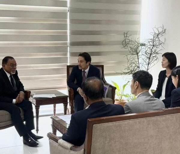 প্রধানমন্ত্রীর জনপ্রশাসন উপদেষ্টার সাথে সাক্ষাৎ করেছেন জাইকা প্রতিনিধি দল