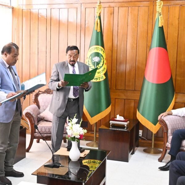 নবনির্বাচিত সংসদ সদস্যদের শপথ পাঠ করালেন স্পিকার