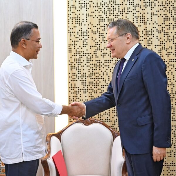 প্রধানমন্ত্রীর সঙ্গে রোসাটম মহাপরিচালকের সৌজন্য সাক্ষাৎ অনুষ্ঠিত