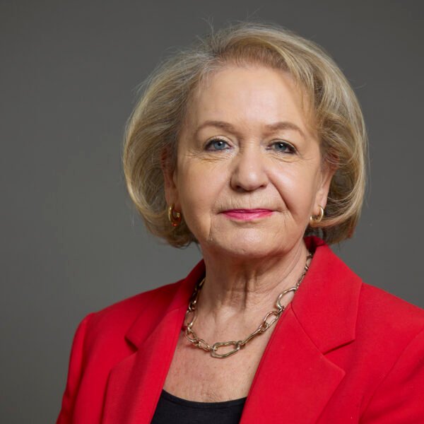 যুক্তরাজ্য-বাংলাদেশ বাণিজ্য ও অর্থনৈতিক সম্পর্ক জোরদার করতে ঢাকা সফর করছেন যুক্তরাজ্যের বাণিজ্য দূত