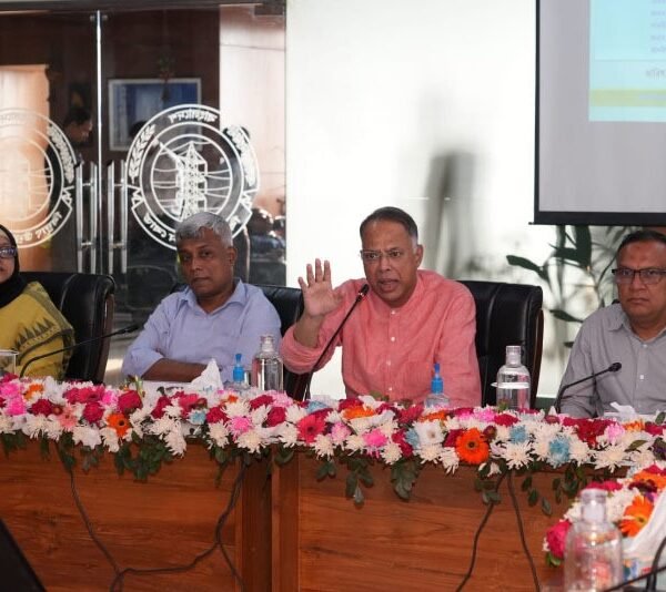 গ্রীষ্মকাল ও সেচ মৌসুমে নিরবচ্ছিন্ন বিদ্যুৎ সরবরাহে সরকারের সিদ্ধান্ত বাস্তবায়নে ব্যবসায়ীদের সহযোগিতা কামনা জ্বালানি মন্ত্রীর