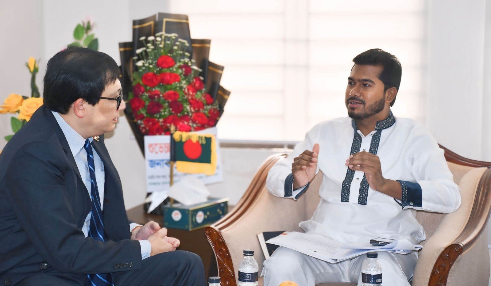 প্রবাসী কল্যাণ ও বৈদেশিক কর্মসংস্থান প্রতিমন্ত্রীর সাথে সাক্ষাৎ করলেন বাংলাদেশে নিযুক্ত সিঙ্গাপুর হাইকমিশনের চার্জ ডি অ্যাফেয়ার্স