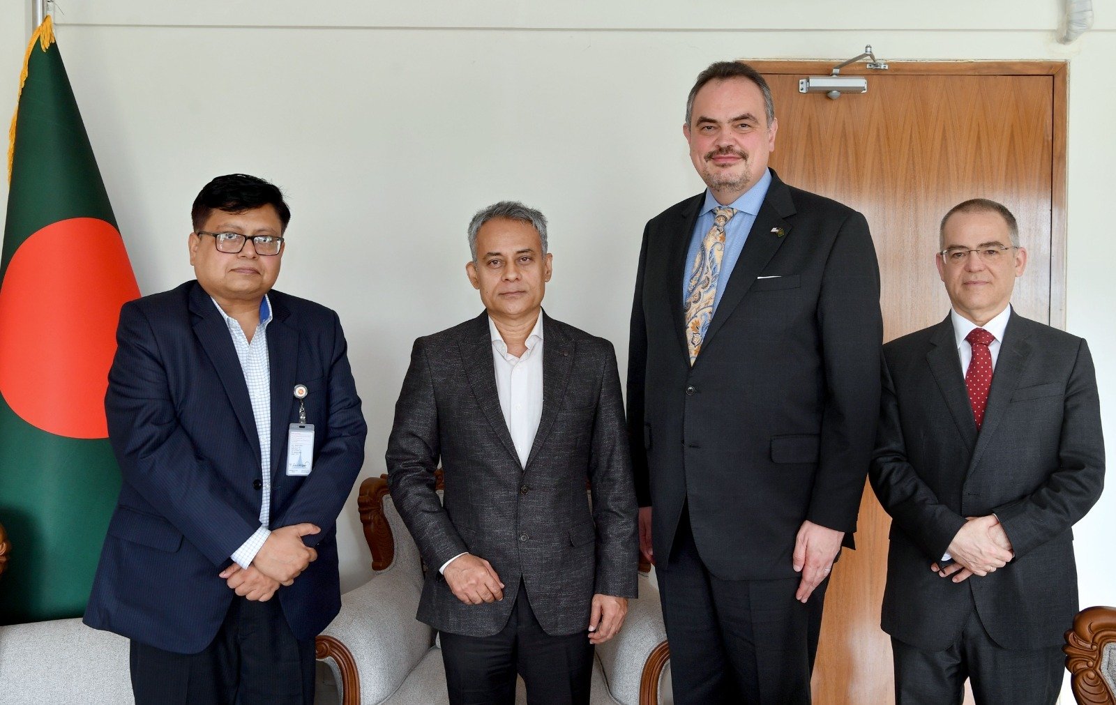 সড়ক ও সেতু মন্ত্রী শেখ রবিউল আলম এমপি’র সঙ্গে সৌজন্য সাক্ষাৎ করলেন মার্কিন রাষ্ট্রদূত ব্রেন্ট টি. ক্রিস্টেনসেন