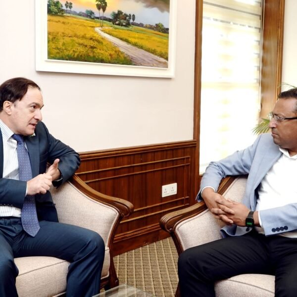 পররাষ্ট্র উপদেষ্টার সঙ্গে সৌজন্য সাক্ষাৎ করলেন আর্জেন্টিনার রাষ্ট্রদূত