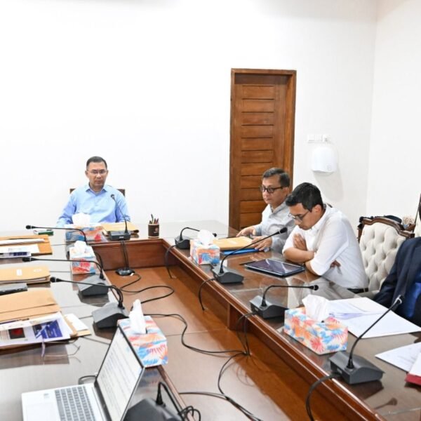 বন্ধ কল-কারখানা পুনরায় চালুর বিষয়ে প্রধানমন্ত্রীর বৈঠক অনুষ্ঠিত