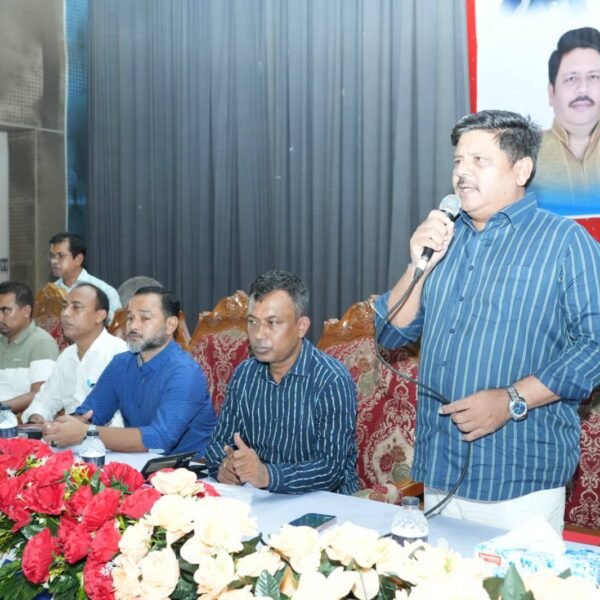 গাজীপুরে পরিচ্ছন্নতা কর্মীদের প্রধানমন্ত্রীর বরাদ্দকৃত আর্থিক অনুদান বিতরণ করলেন…