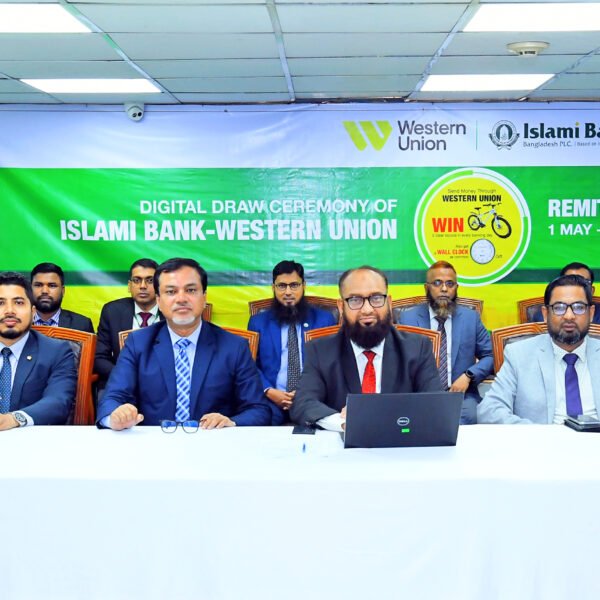 ইসলামী ব্যাংকের ২ রেমিট্যান্স গ্রাহক পেলেন গিয়ার বাই-সাইকেল