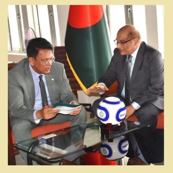 বাংলাদেশের সরকারি স্কুলে বিতরণের জন্য ১,০০০ ফুটবল উপহার দিলেন&hellip;
