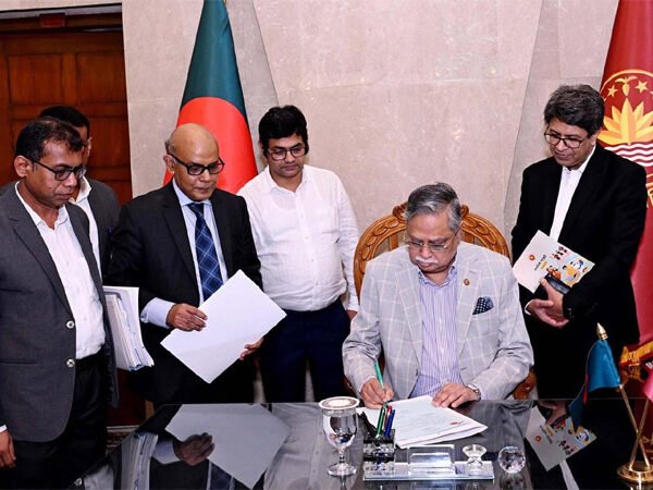 জাতীয় বাজেট ২০২৬–২৭ ও সংশোধিত বাজেট অনুমোদন দিয়েছেন রাষ্ট্রপতি